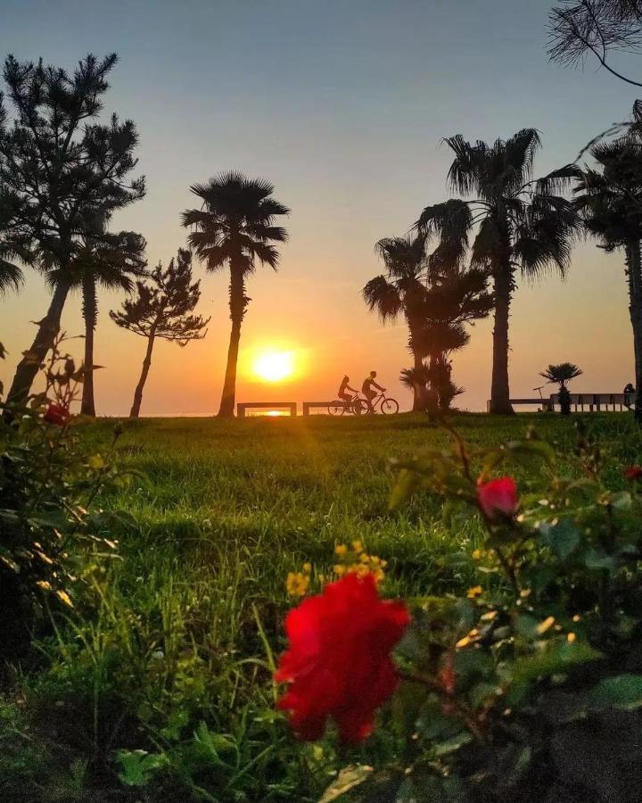 אפרטהוטל באטומי Orbi City Sea View - Special Category מראה חיצוני תמונה
